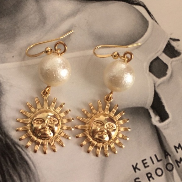 Urban Outfitters Jewelry - Fashion Sun Face Pearl Drop Earrings
